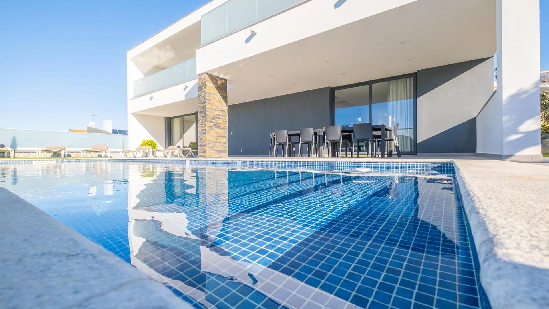 Villa Aboim - By Bedzy Guia