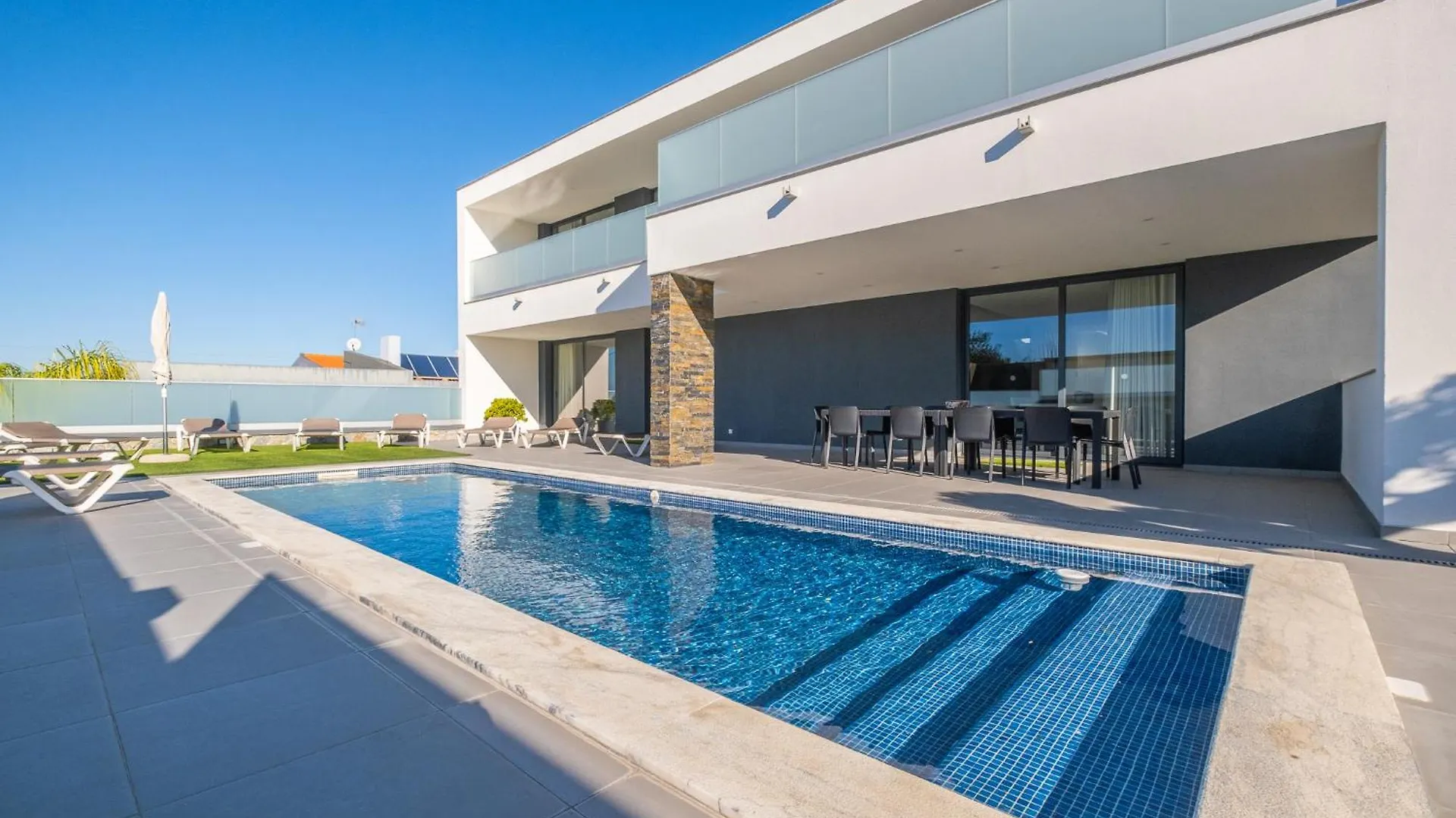 Villa Aboim - By Bedzy Guia